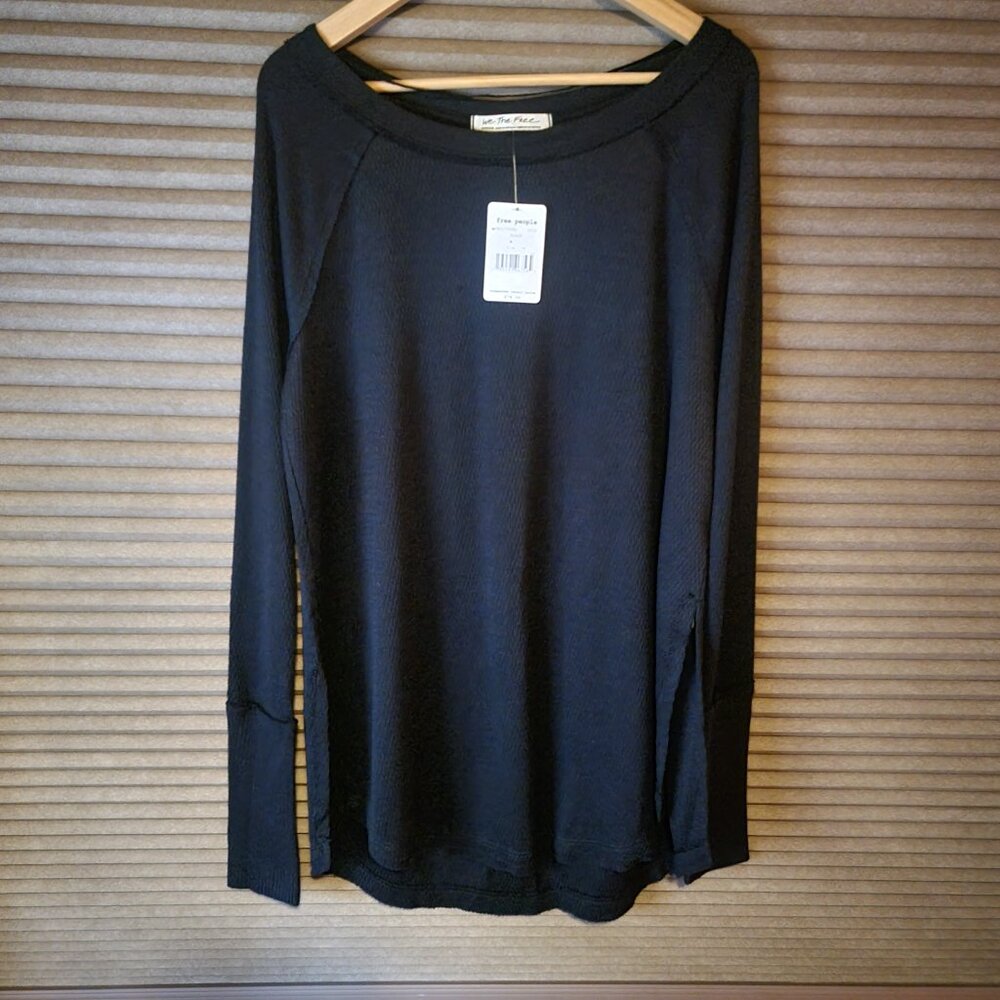 WE THE FREE BLACK TOP SIZE M NWT